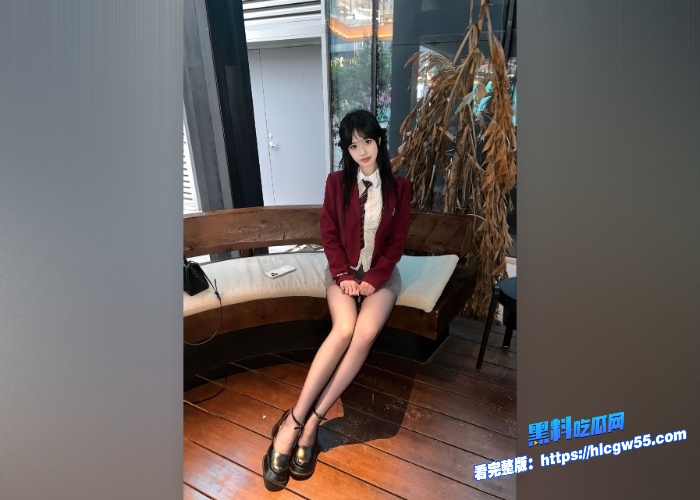 湖南长沙极品反差女神李雨琪被土豪大哥重金包养超高颜值性感大长腿床上各种姿势爆操小穴娇喘连连 图2WH700x500px