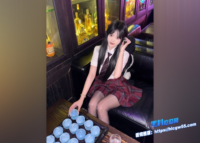 湖南长沙极品反差女神李雨琪被土豪大哥重金包养超高颜值性感大长腿床上各种姿势爆操小穴娇喘连连 图3WH700x500px