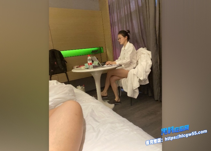 极品眼镜反差校花刘璐与金主爸爸换装情趣内衣性爱视图流出学校里是高冷女神酒店里的淫荡母狗 图10WH700x500px