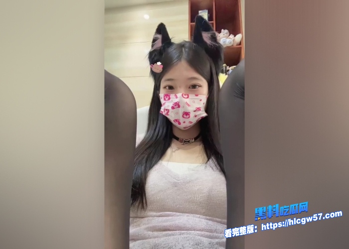 抖音网红23w粉丝雪顶蛋糕土豪定制丝足羞羞福利珍珠内裤开档丝袜摩擦BB呻吟不断 图3 抖音网红23w粉丝雪顶蛋糕土豪定制丝足羞羞福利珍珠内裤开档丝袜摩擦BB呻吟不断 图3