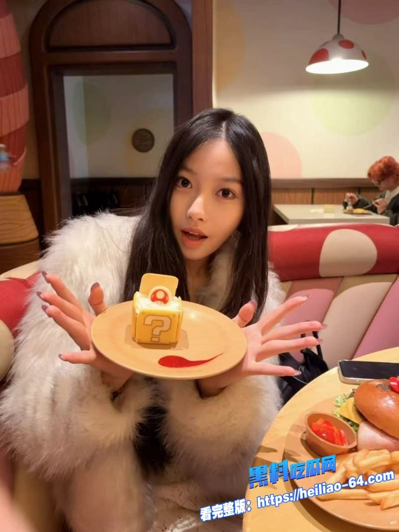 海角姐弟乱伦骚货姐姐勾引弟弟跪地深喉口交翘起屁股被无套后入疯狂抽插全程娇喘连连1
