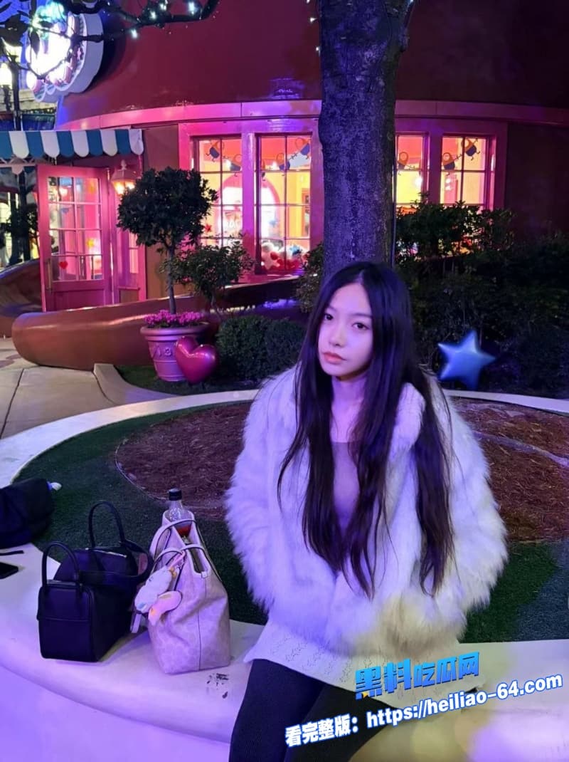 海角姐弟乱伦骚货姐姐勾引弟弟跪地深喉口交翘起屁股被无套后入疯狂抽插全程娇喘连连3