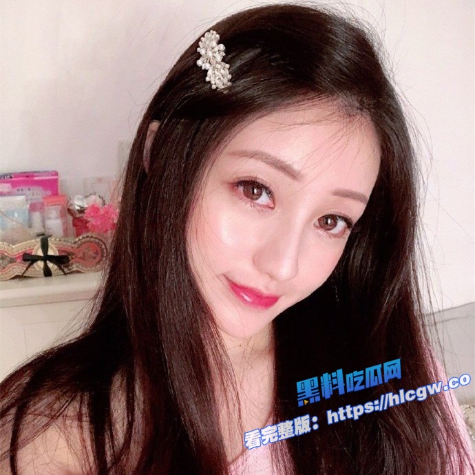 中经贸学院 李晓雅 童颜巨乳校花嫩妹 高颜值完美身材极品女神 性爱视频流出！3