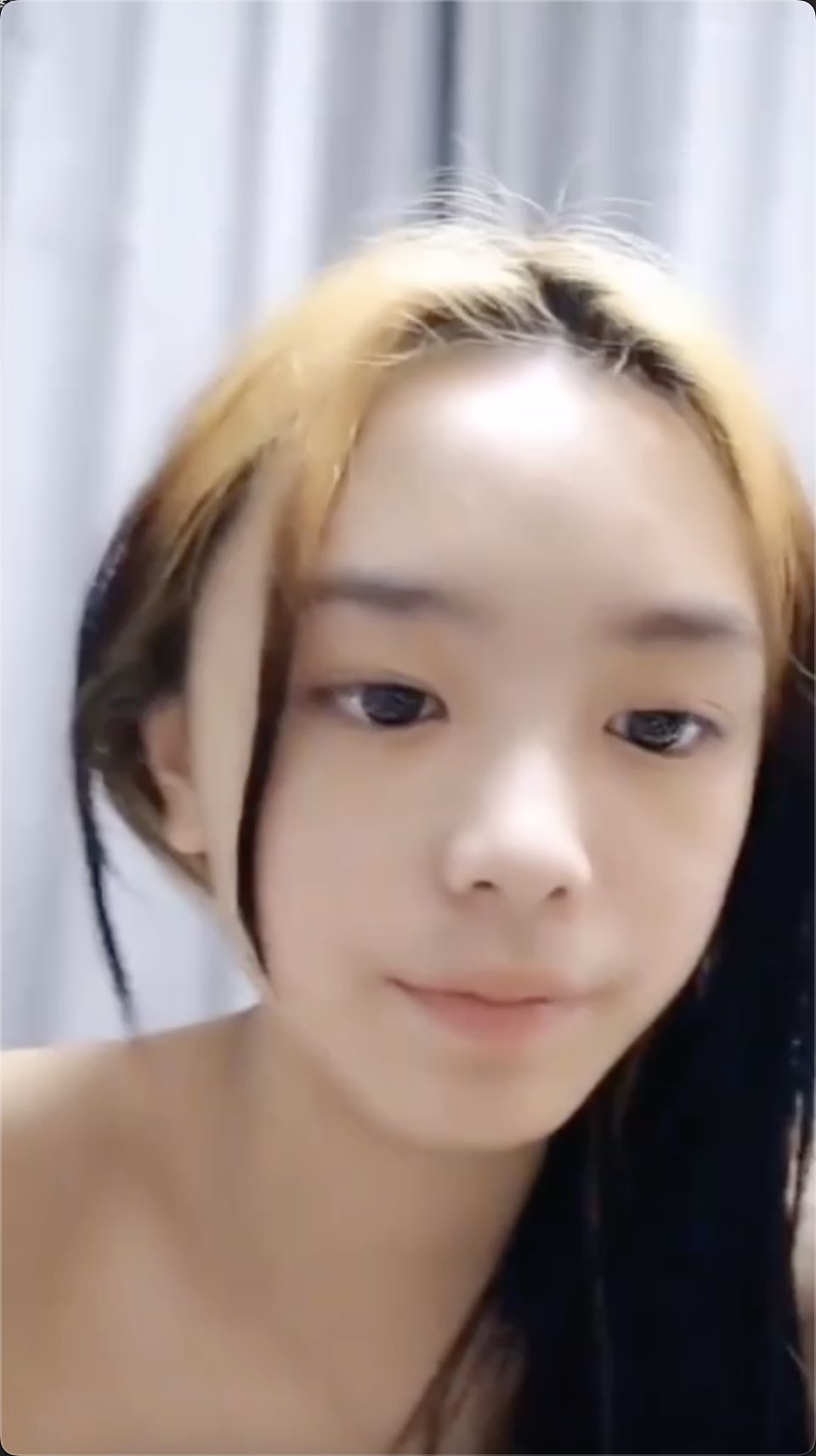 多人群交 社会大哥开直播操两个精神小妹 白虎嫩妹被日的不要不要4