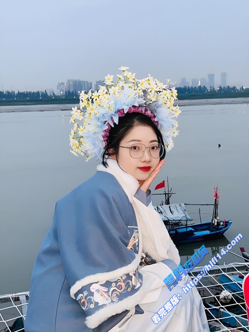美女幼师 喜欢想母狗一样 让鸡巴从屁股后面插入 紧致小穴让人忍不住想射！4