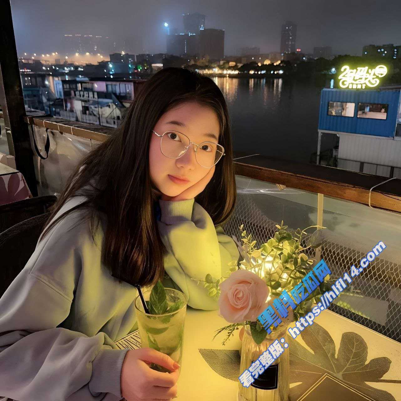 美女幼师 喜欢想母狗一样 让鸡巴从屁股后面插入 紧致小穴让人忍不住想射！7