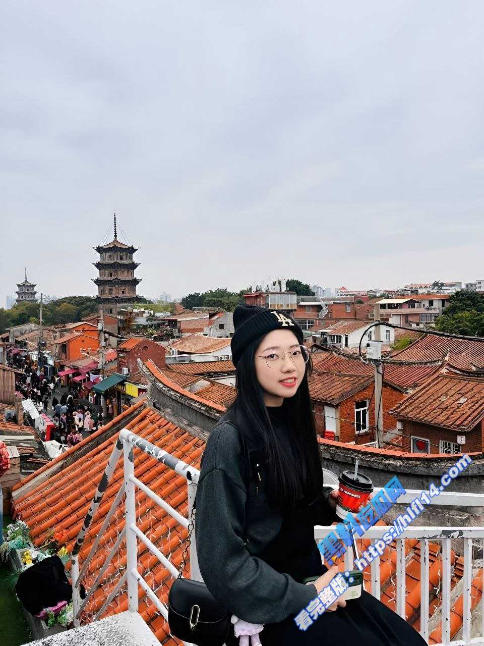 美女幼师 喜欢想母狗一样 让鸡巴从屁股后面插入 紧致小穴让人忍不住想射！8