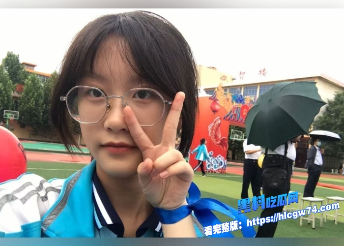 苗条身材清纯女大李嘉琪被校外富二代男友骗炮恋爱三个月惨遭抛弃后还被曝光大量在校期间1v1裸聊视频极致的眼镜娘反差 图2