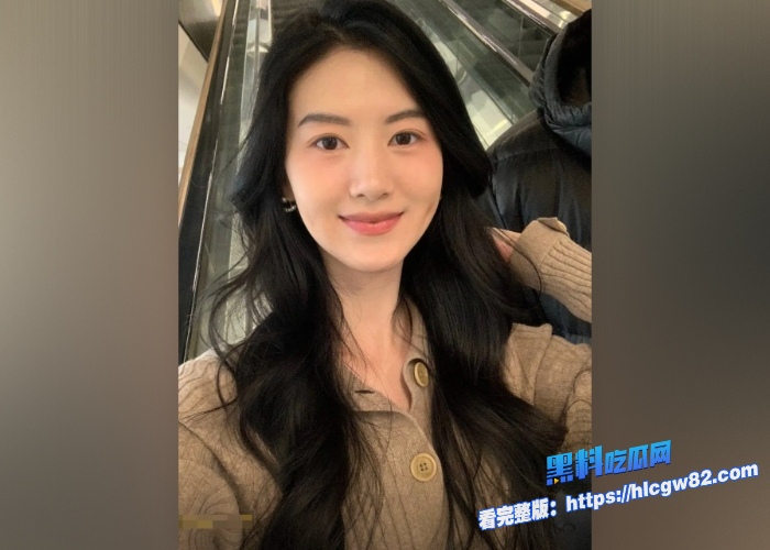 广东高档小区包租公的特殊癖好乘着女租客不在家疯狂潜入欣赏女租客的性感内衣内裤竟然还玩起了打胶真的好刺激啊 图1