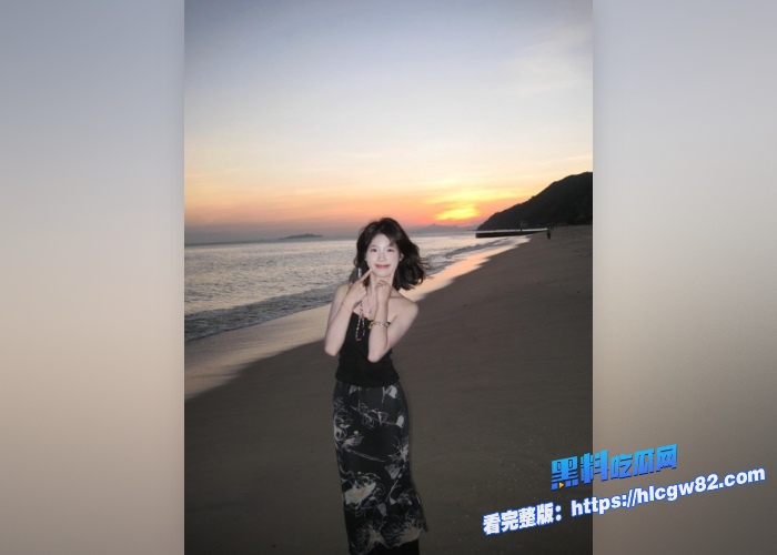 广东高档小区包租公的特殊癖好乘着女租客不在家疯狂潜入欣赏女租客的性感内衣内裤竟然还玩起了打胶真的好刺激啊 图3