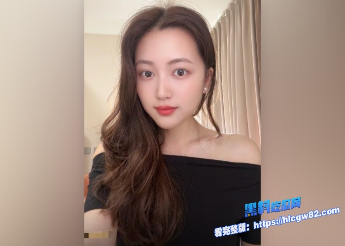 广东高档小区包租公的特殊癖好乘着女租客不在家疯狂潜入欣赏女租客的性感内衣内裤竟然还玩起了打胶真的好刺激啊 图5