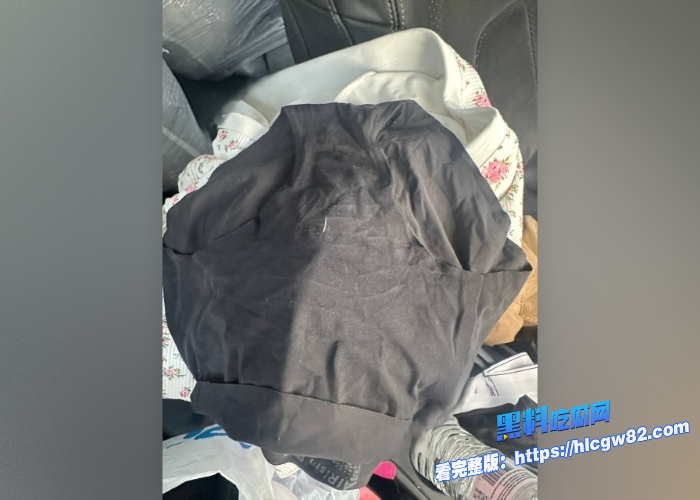 广东高档小区包租公的特殊癖好乘着女租客不在家疯狂潜入欣赏女租客的性感内衣内裤竟然还玩起了打胶真的好刺激啊 图41