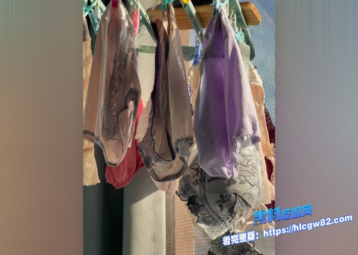 广东高档小区包租公的特殊癖好乘着女租客不在家疯狂潜入欣赏女租客的性感内衣内裤竟然还玩起了打胶真的好刺激啊 图72