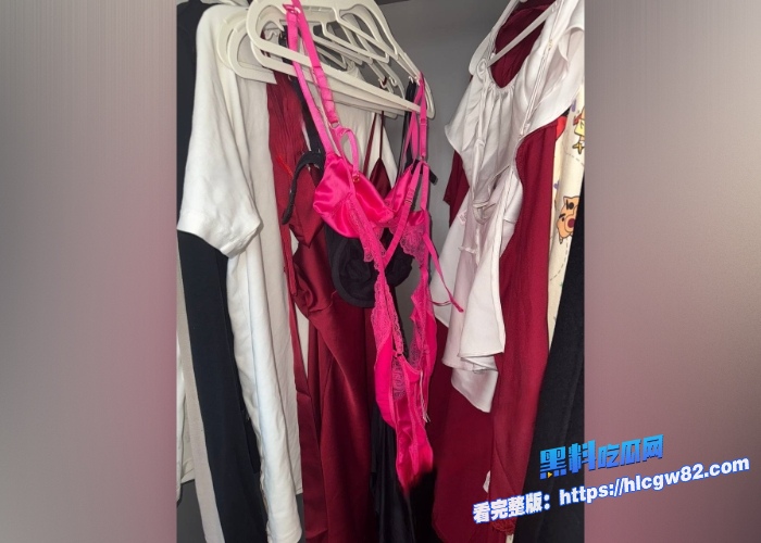 广东高档小区包租公的特殊癖好乘着女租客不在家疯狂潜入欣赏女租客的性感内衣内裤竟然还玩起了打胶真的好刺激啊 图81