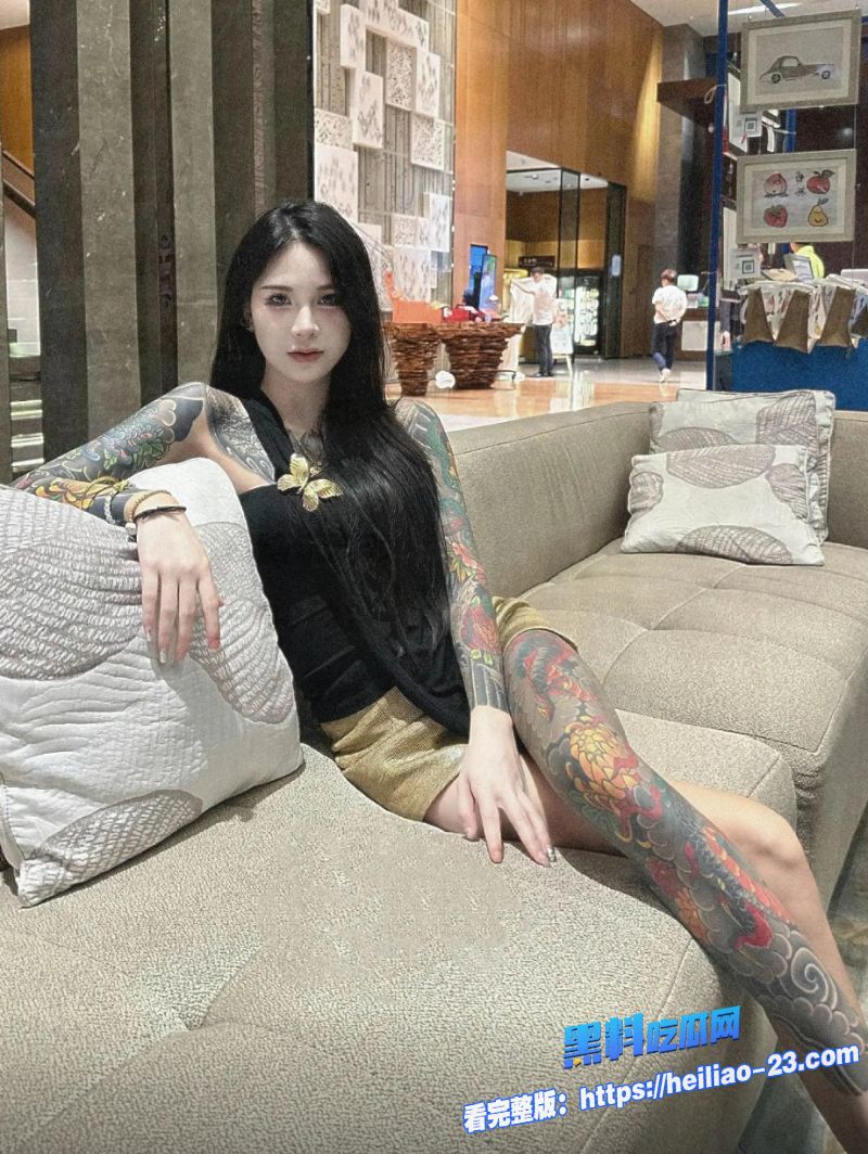 花臂纹身精神小妹露脸直播大秀和眼镜男直接开干又是羡慕精神小伙能近距离实战的一天啊 2