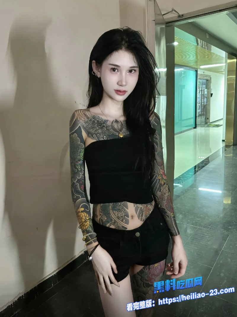 花臂纹身精神小妹露脸直播大秀和眼镜男直接开干又是羡慕精神小伙能近距离实战的一天啊 5
