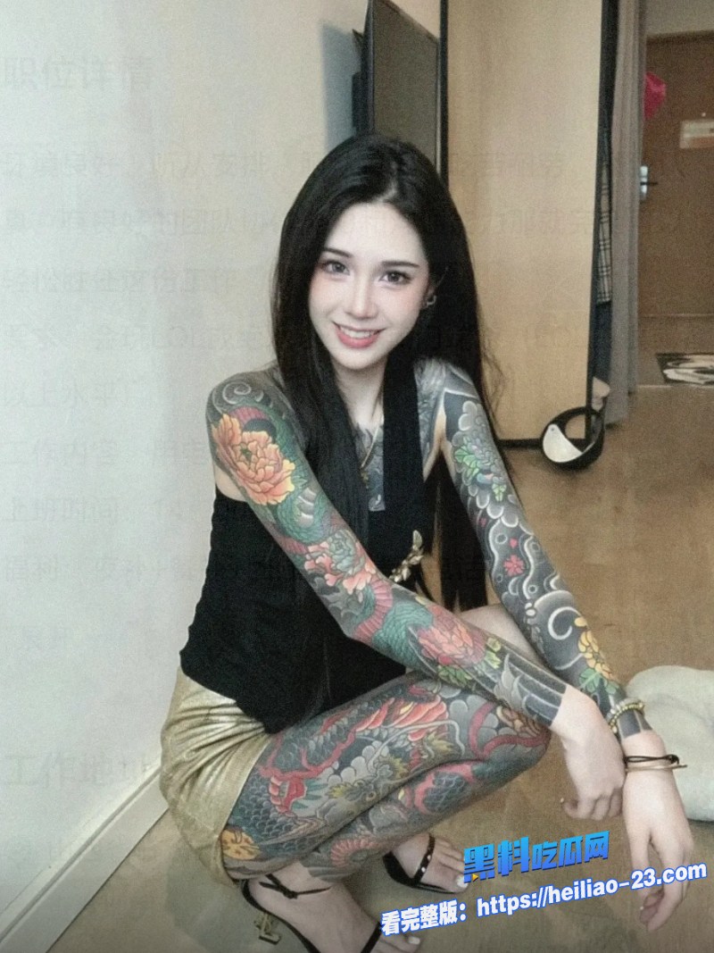 花臂纹身精神小妹露脸直播大秀和眼镜男直接开干又是羡慕精神小伙能近距离实战的一天啊 6