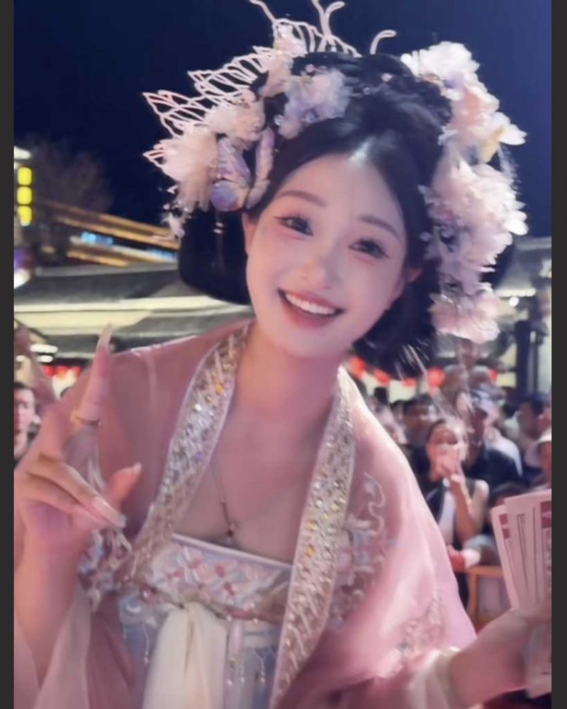 河头老街不倒翁女孩孙鹤滋百万网红被老街团长大叔 李维金PUA拿下不雅视频曝光 图2 河头老街不倒翁女孩孙鹤滋百万网红被老街团长大叔 李维金PUA拿下不雅视频曝光 图2