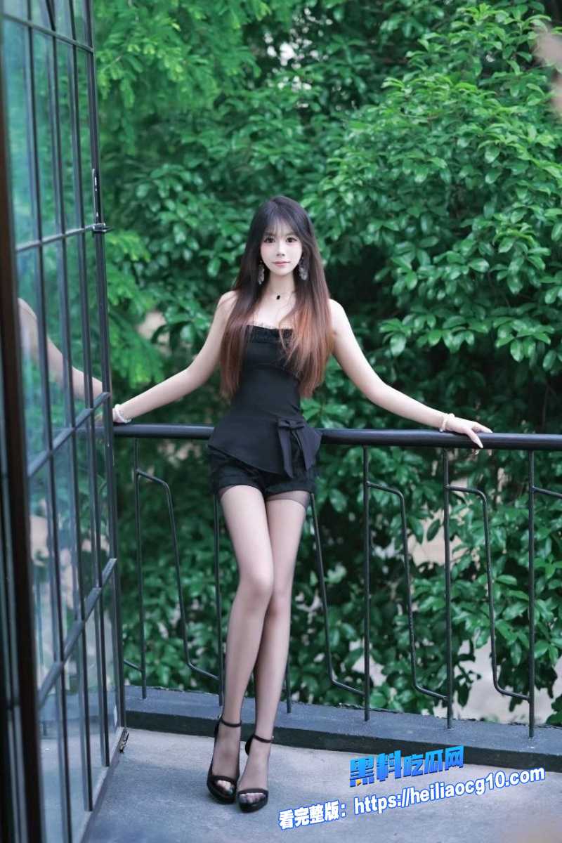 极品反差婊COS艾莉丝1