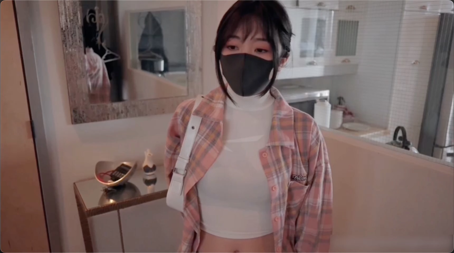 推特网红女神【玩偶姐姐】同居的她 与陌生男室友的日常 全新力作1