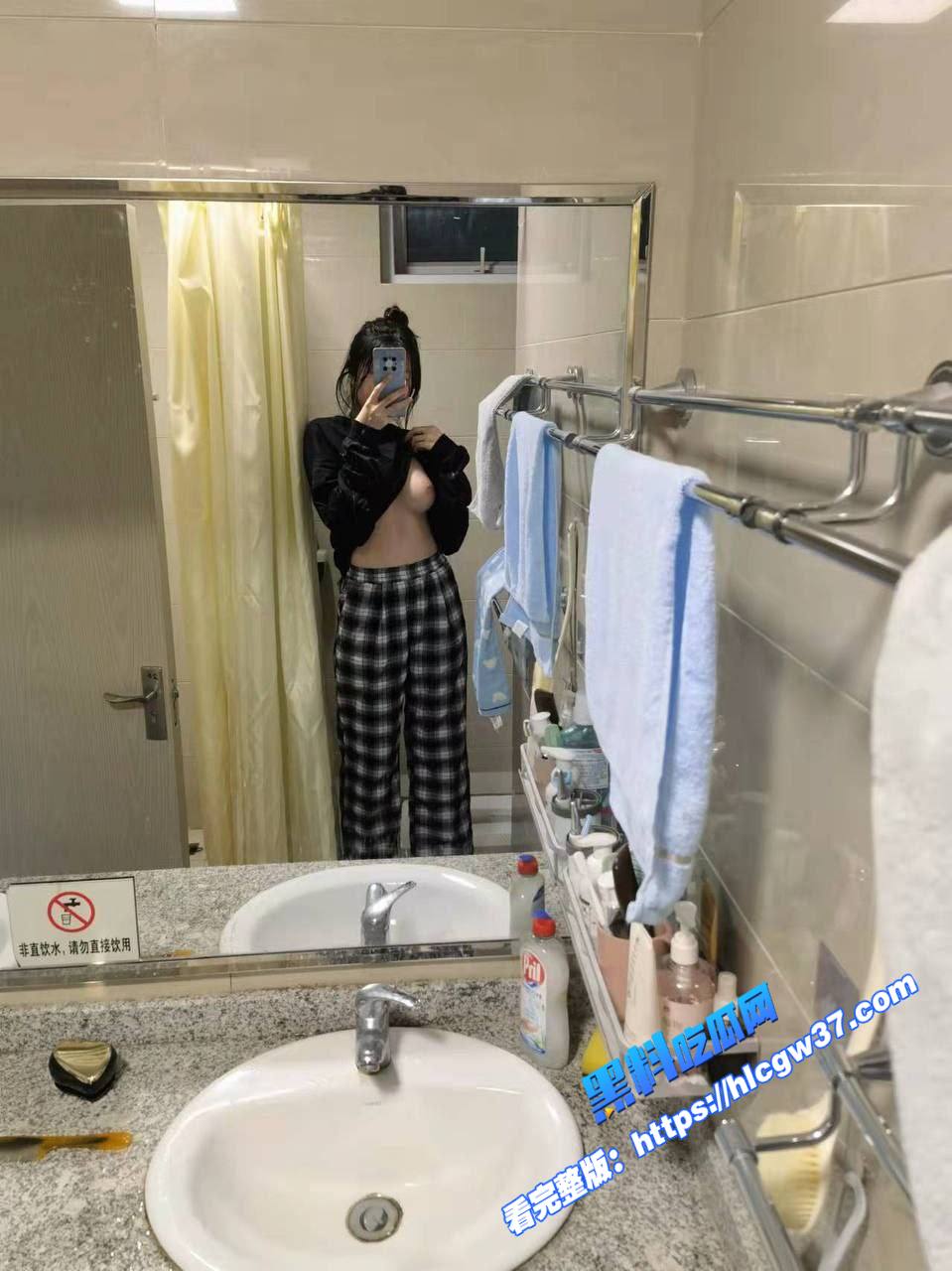 福州某大学反差大学生与男友做爱视频流出校园里清纯可爱床上秒变骚母狗淫荡的要命 图5 福州某大学反差大学生与男友做爱视频流出校园里清纯可爱床上秒变骚母狗淫荡的要命 图5