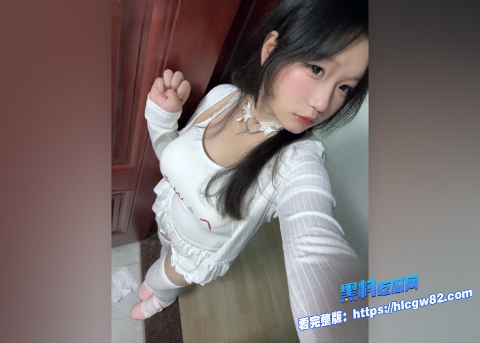 非常真实的巨乳反差学生妹王佳全套资源曝光流出顶级学生妹巨乳加肥美阴唇小穴非常真实的素人拍摄也不知道发给哪位渣男的 图6