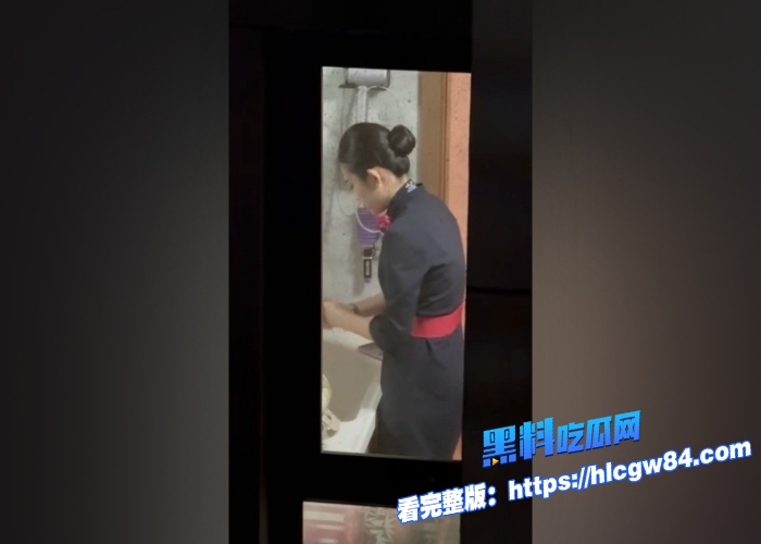 偷窥爱好者福利来袭大神偷拍空姐日常窗外多角度真实窥视宿舍洗澡换衣服娇嫩身躯诱惑无限3 偷窥爱好者福利来袭大神偷拍空姐日常窗外多角度真实窥视宿舍洗澡换衣服娇嫩身躯诱惑无限3