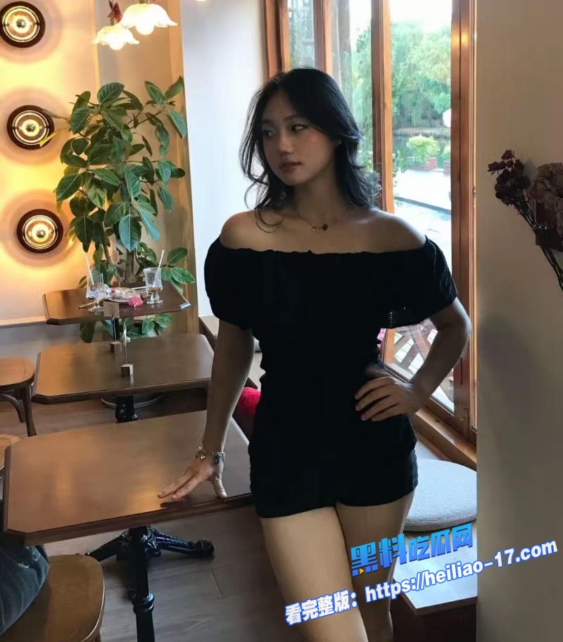 高颜值女神情趣黑丝翘臀后入猛操视频炸裂流出1