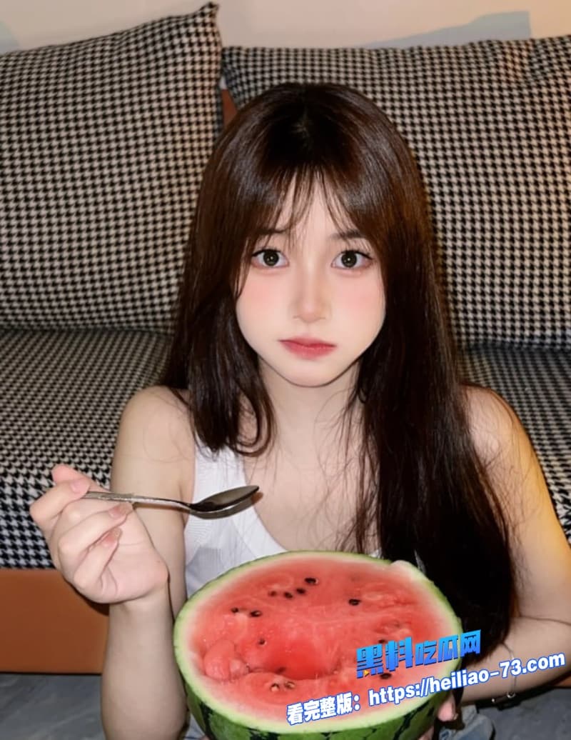 海角兄妹乱伦爸妈在隔壁睡觉哥哥偷偷去妹妹房间疯狂调教白虎穴被抽插到外翻1