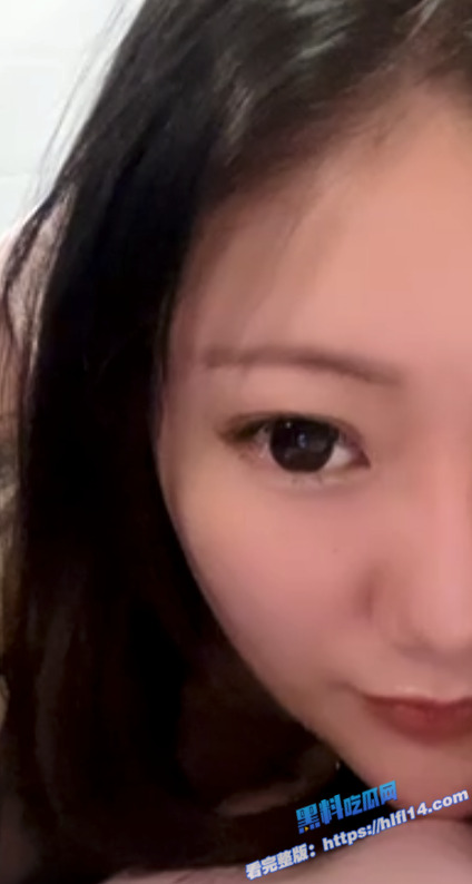 花椒美女主播 刘子蜜蜜蜜 不雅视频流出 吃假鸡吧饥渴难耐 手扣骚穴渴望被操！2