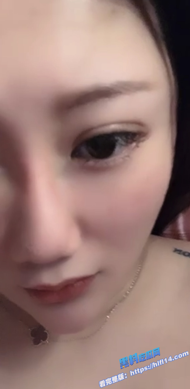 花椒美女主播 刘子蜜蜜蜜 不雅视频流出 吃假鸡吧饥渴难耐 手扣骚穴渴望被操！3