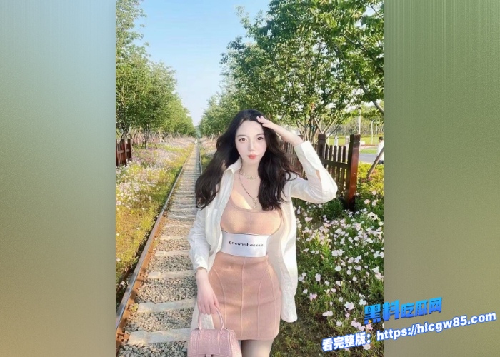 超极品乱伦接极品身材开裆黑丝小姨子回村里车上没有忍不住直接把她强上了 2