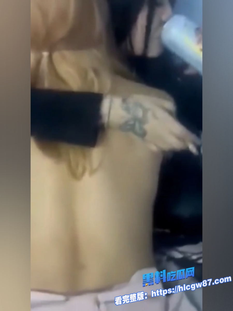 抖音热瓜网红蝉姐蠢萌蝉yoch猥亵粉丝事件被曝对粉丝亲嘴摸逼开银趴强迫踩鸡巴黑料满满三观炸裂2