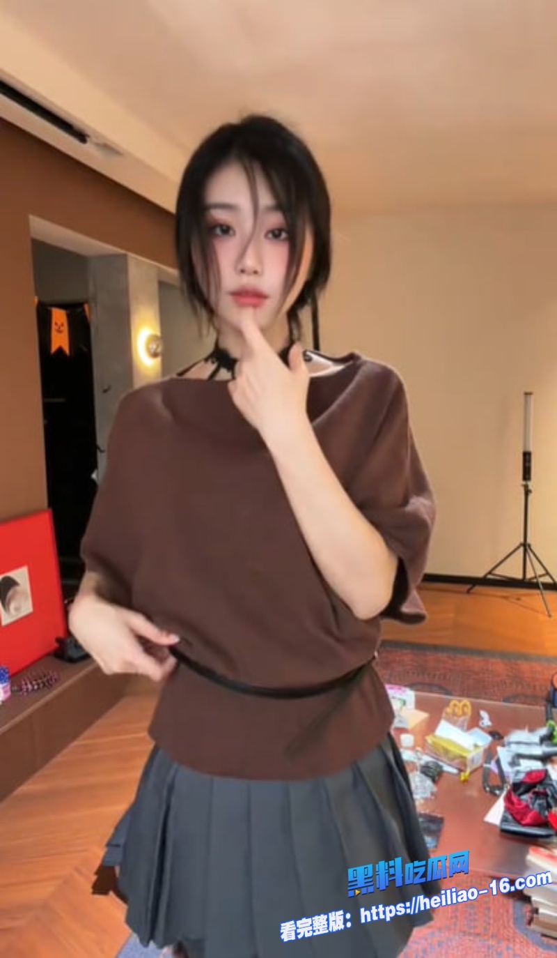 抖音风骚女网红一只官 给榜一大哥付费定制私密视频外泄2 抖音风骚女网红一只官 给榜一大哥付费定制私密视频外泄2