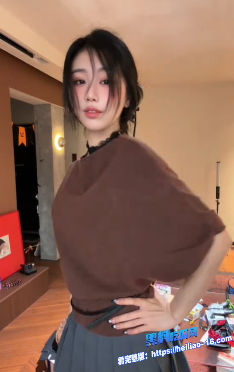 抖音风骚女网红一只官 给榜一大哥付费定制私密视频外泄3 抖音风骚女网红一只官 给榜一大哥付费定制私密视频外泄3