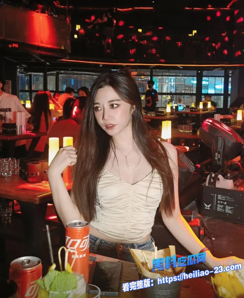 端庄OL女友下班后化身小野猫普通话呢喃求饶到湿透床单4 端庄OL女友下班后化身小野猫普通话呢喃求饶到湿透床单4