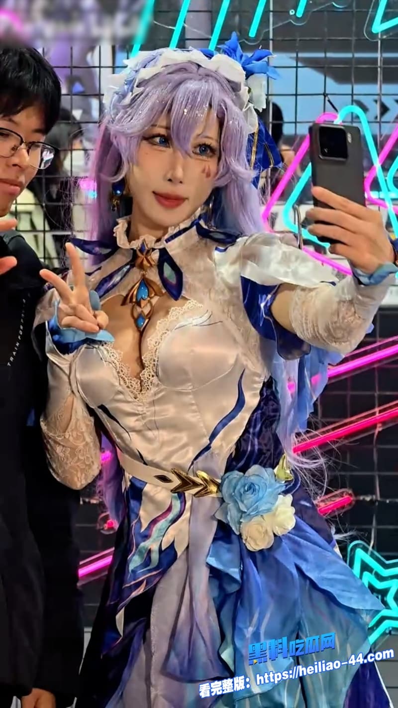 广州黑蜻蜓漫展二次元yasalcos鸣潮坎特蕾拉与粉丝合影全程露脸这颜值让人忍不住的想打一发3 广州黑蜻蜓漫展二次元yasalcos鸣潮坎特蕾拉与粉丝合影全程露脸这颜值让人忍不住的想打一发3