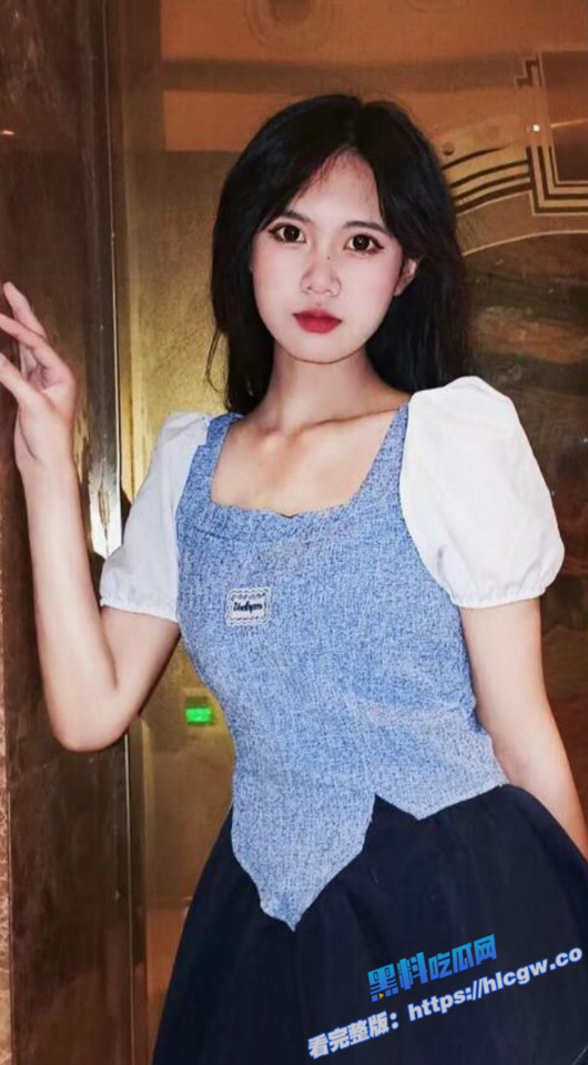 极品反差婊 在网上追了两个月到手 身体很敏感毛很多水很多 还有点害羞！图2