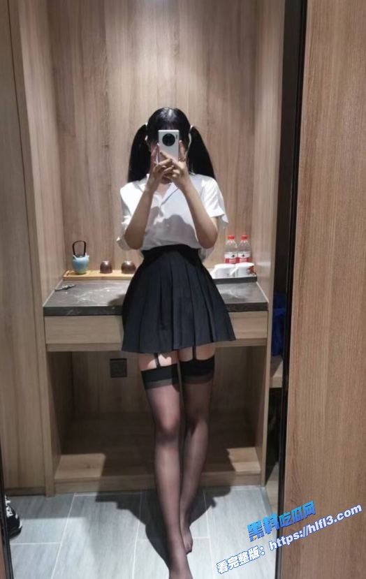 济南护理职业学院母狗 周莎莎 出轨已婚男人 狗链调教舔脚视频流出 被炮友内射!3