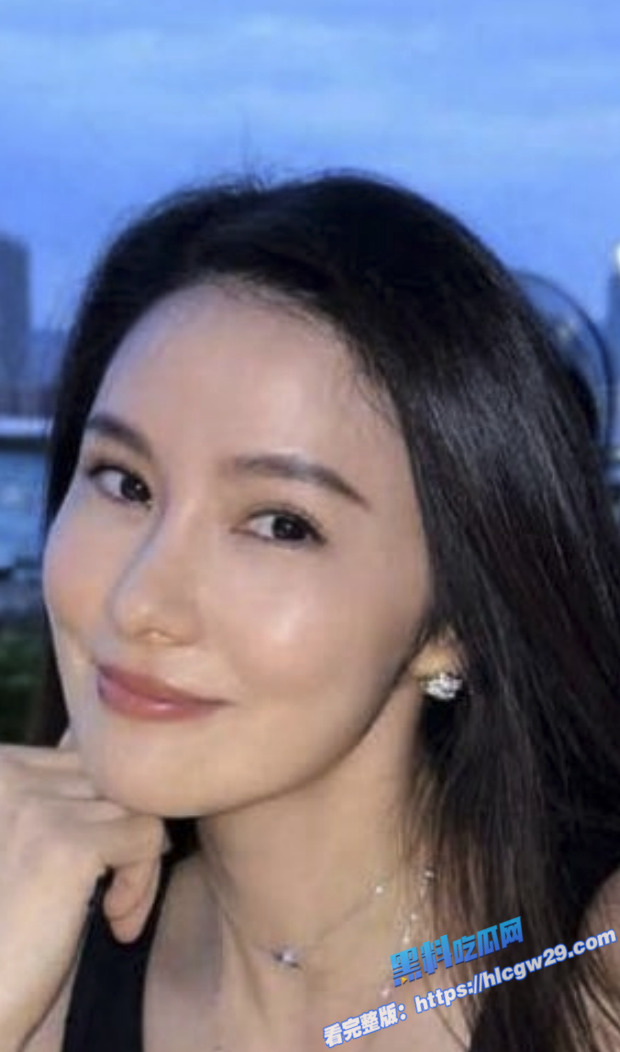 港大才女 Audrey Ning黄播 旧视频曝光 火辣身材大胆互动 私下真面目惊呆众人！2