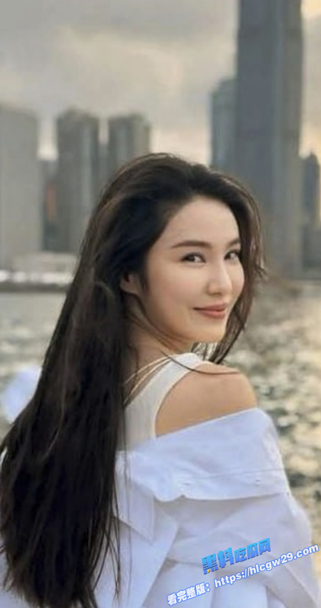 港大才女 Audrey Ning黄播 旧视频曝光 火辣身材大胆互动 私下真面目惊呆众人！4