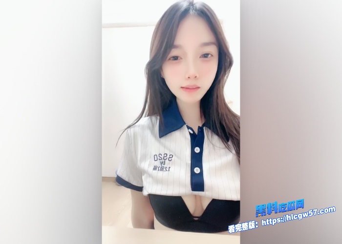 极品高颜值糖心蛋蛋清纯嫩妹逼脸同框跳蛋自慰性感热舞吐舌诱惑衣服下藏着一对诱人的粉嫩大白兔 图1