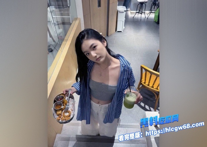 青春洋溢的纯情高中酷似章若楠的甜妹因为零花钱不够竟然投入金主的怀抱被金主用针头横叉小粉乳头调教一点不懂怜香惜玉 11