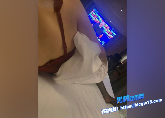 南京富哥泡到健身房高颜值女教练身材顶级疯狂爆操狂捏大奶还得是富哥有钱想吃啥就吃啥 图 6