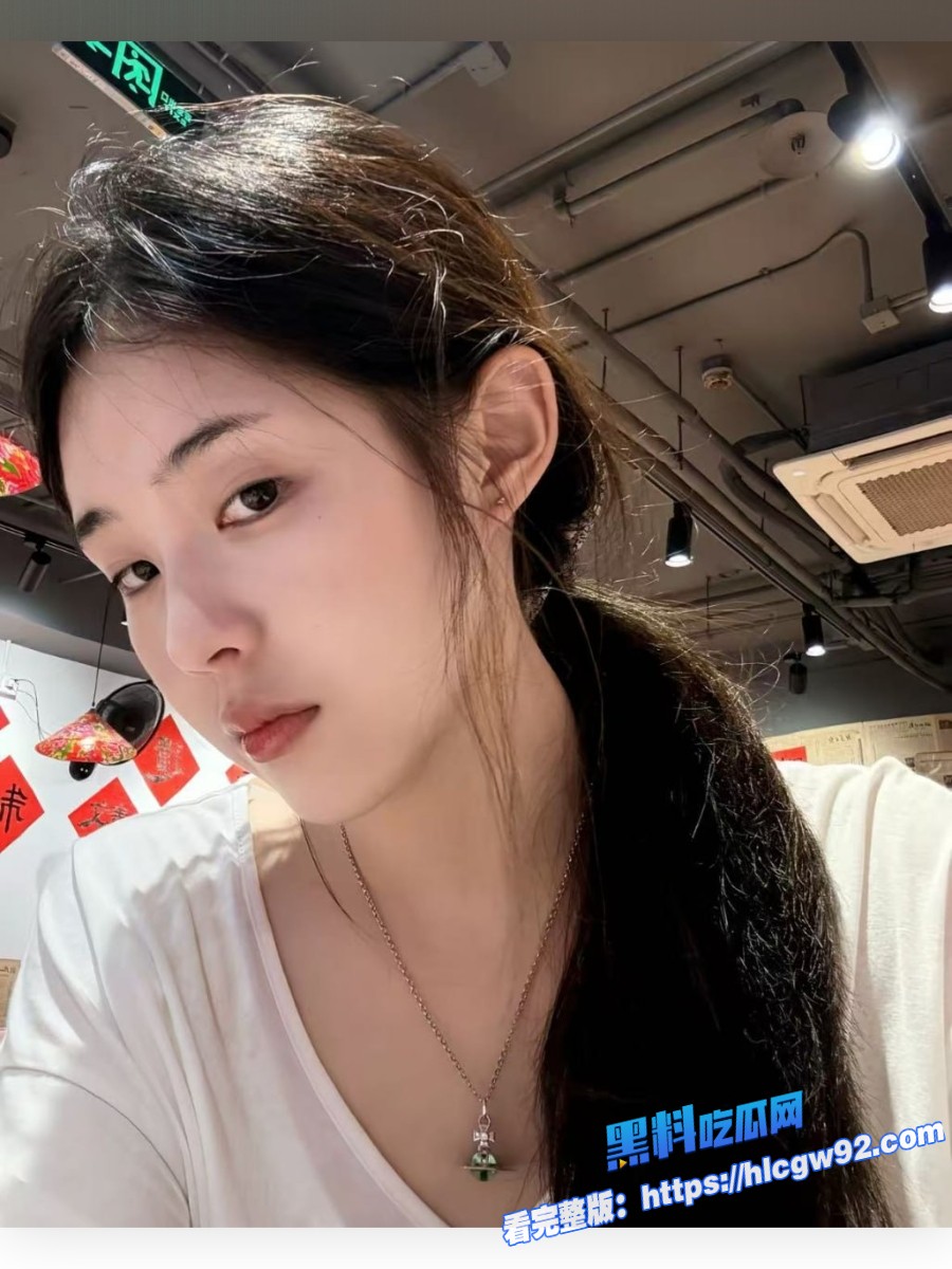 颜值十分在线的清纯气质美女内心竟然暗藏淫荡 2 颜值十分在线的清纯气质美女内心竟然暗藏淫荡 2