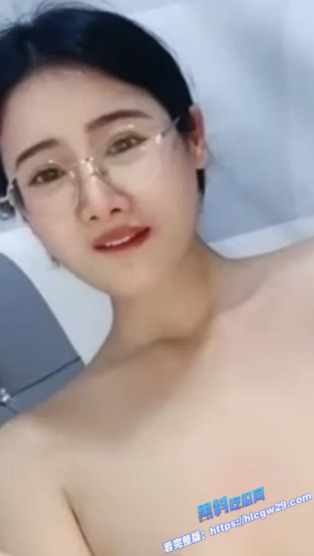 戴眼镜的气质美女老师 平日斯文端庄 谁知脱下制服就是个彻头彻尾的浪荡骚货！3
