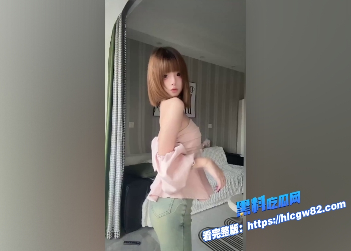 黑料吃瓜网独家爆料 抖音反差婊网红 困熊2.0 与榜一大哥酒店视频来袭 一边关闭评论区报案一边口含大屌被爆操骚穴真是又当又立1