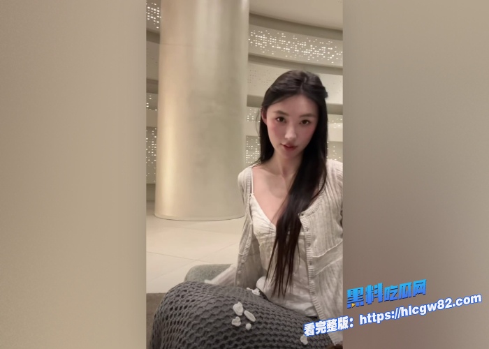 抖音百万颜值博主王语会背着大哥谈恋爱被金主怒甩私密视频掰开美腿等着大哥宠幸骚没边了吃着碗里看着锅里真是婊子一个 图3 抖音百万颜值博主王语会背着大哥谈恋爱被金主怒甩私密视频掰开美腿等着大哥宠幸骚没边了吃着碗里看着锅里真是婊子一个 图3