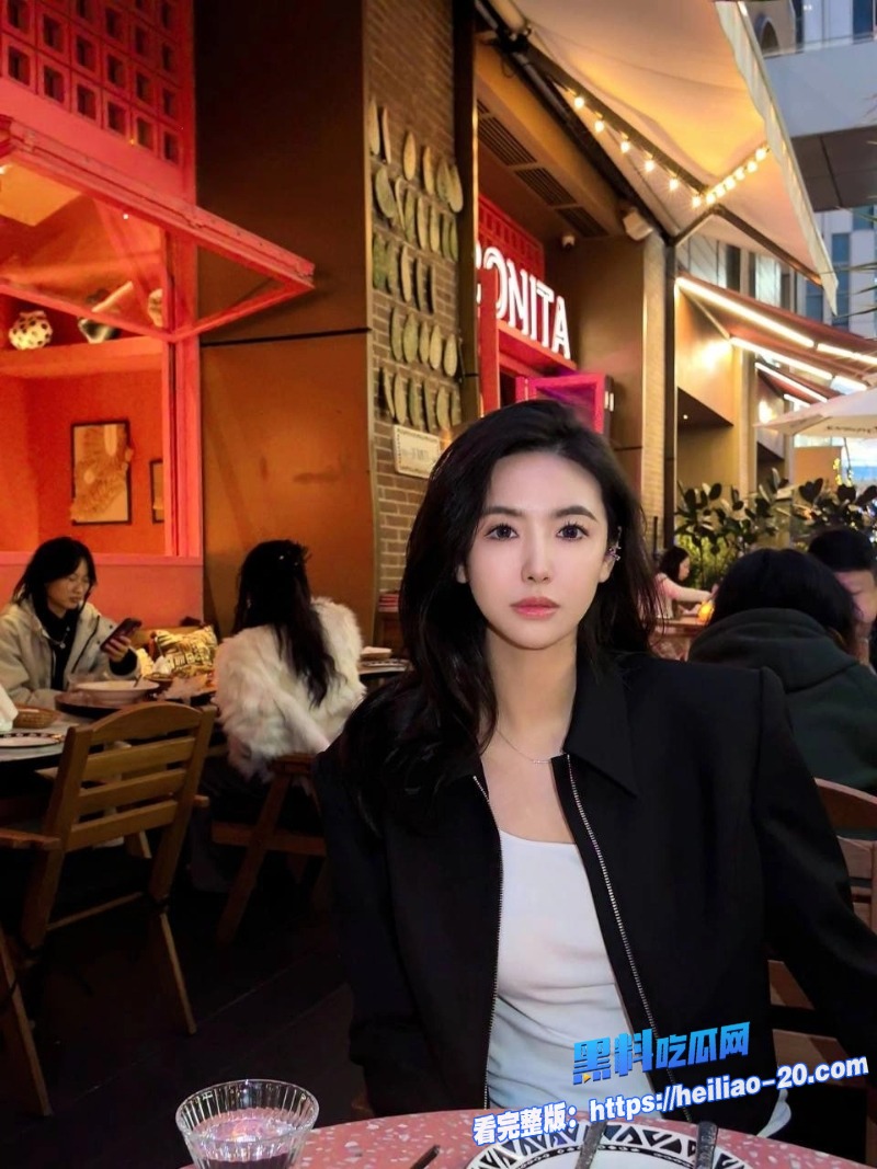 济南银座SOHO反差小导购习小萌写真翻车清纯JK店员被猥琐摄影师骗拍私房爆操小骚逼抵片费 1