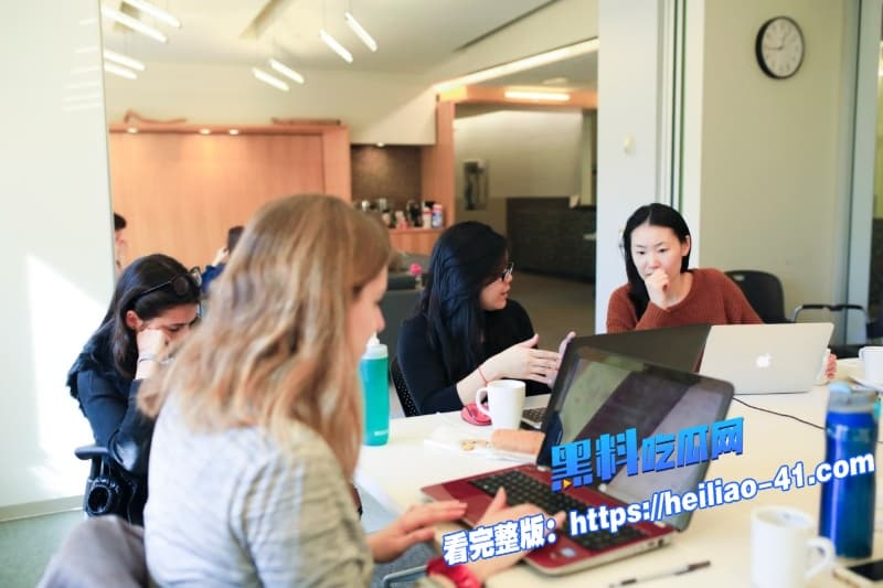 多伦多顶级跨国会计律所美女惨遭上司潜规则性爱视频流出白虎嫩穴被操的骚穴外翻4